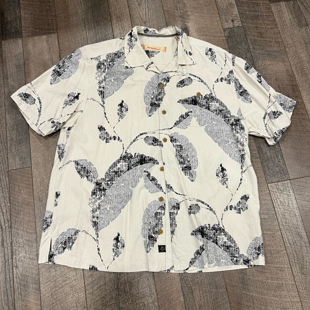 Tommy Bahama Men’s XL shirt